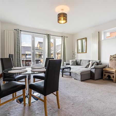 Modern 2 Bedroom Apartment In Mitcham, London エクステリア 写真