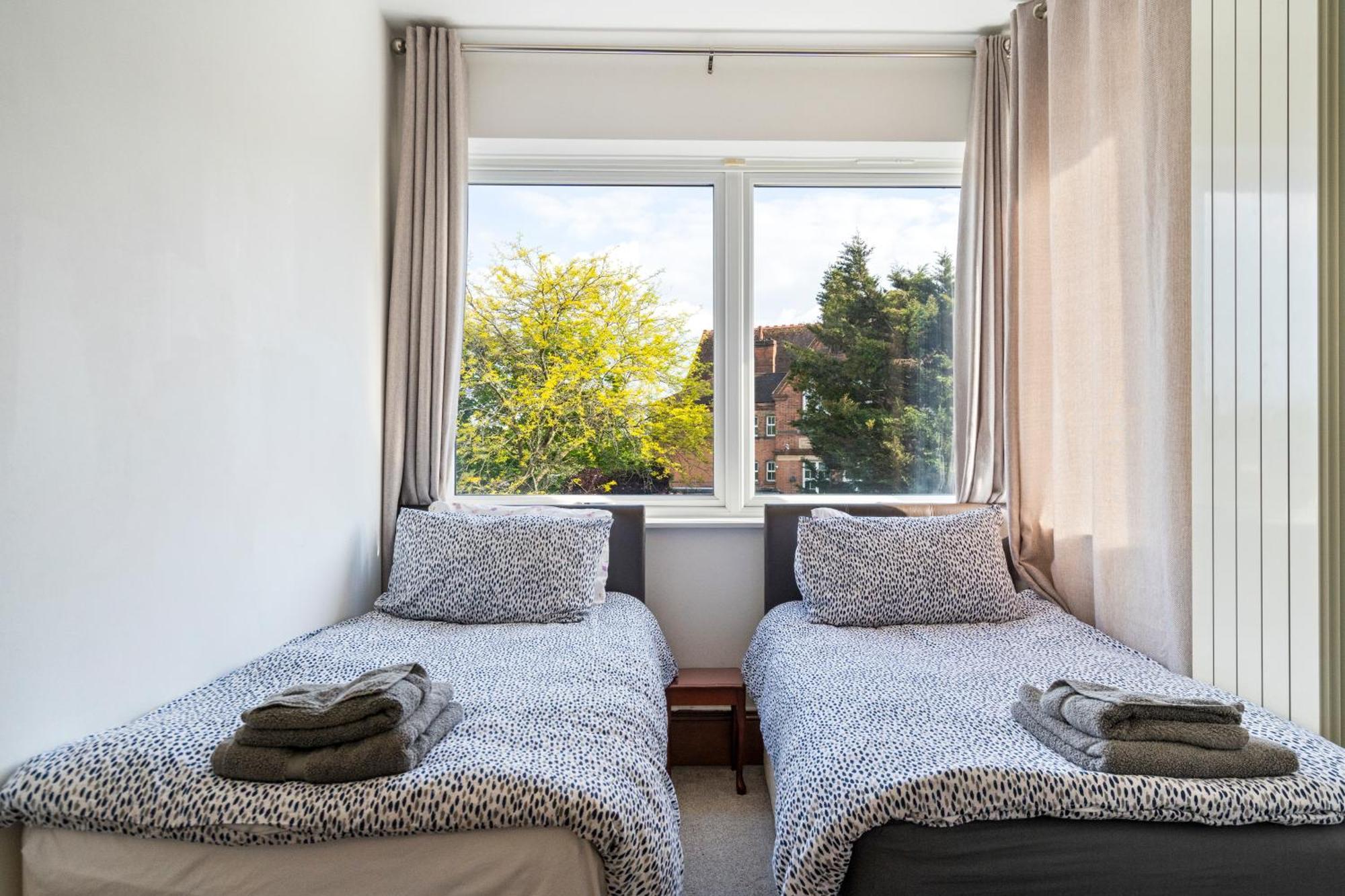 Modern 2 Bedroom Apartment In Mitcham, London エクステリア 写真