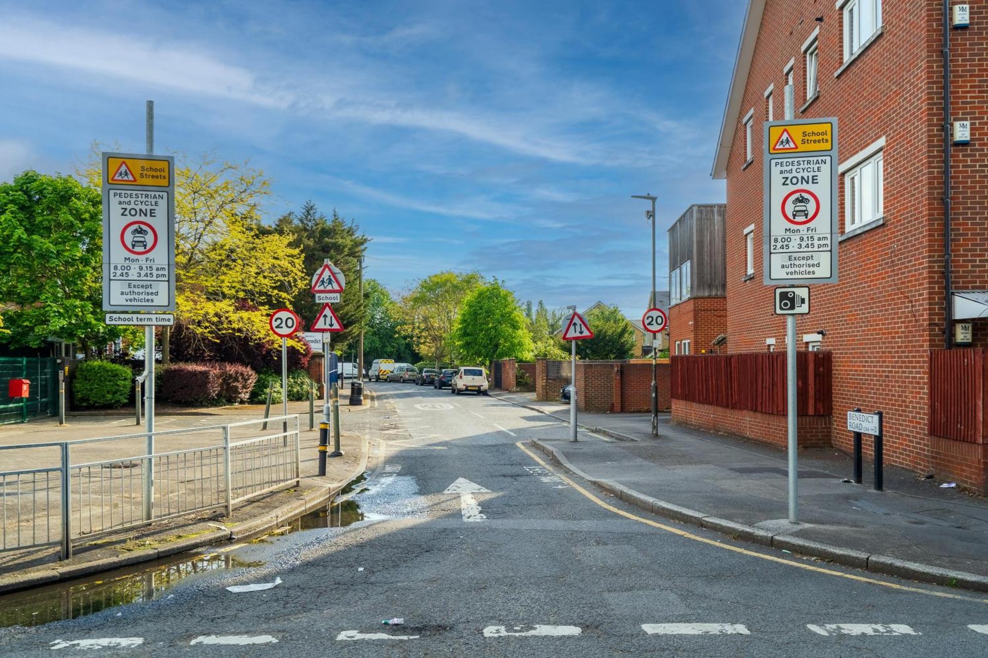 Modern 2 Bedroom Apartment In Mitcham, London エクステリア 写真