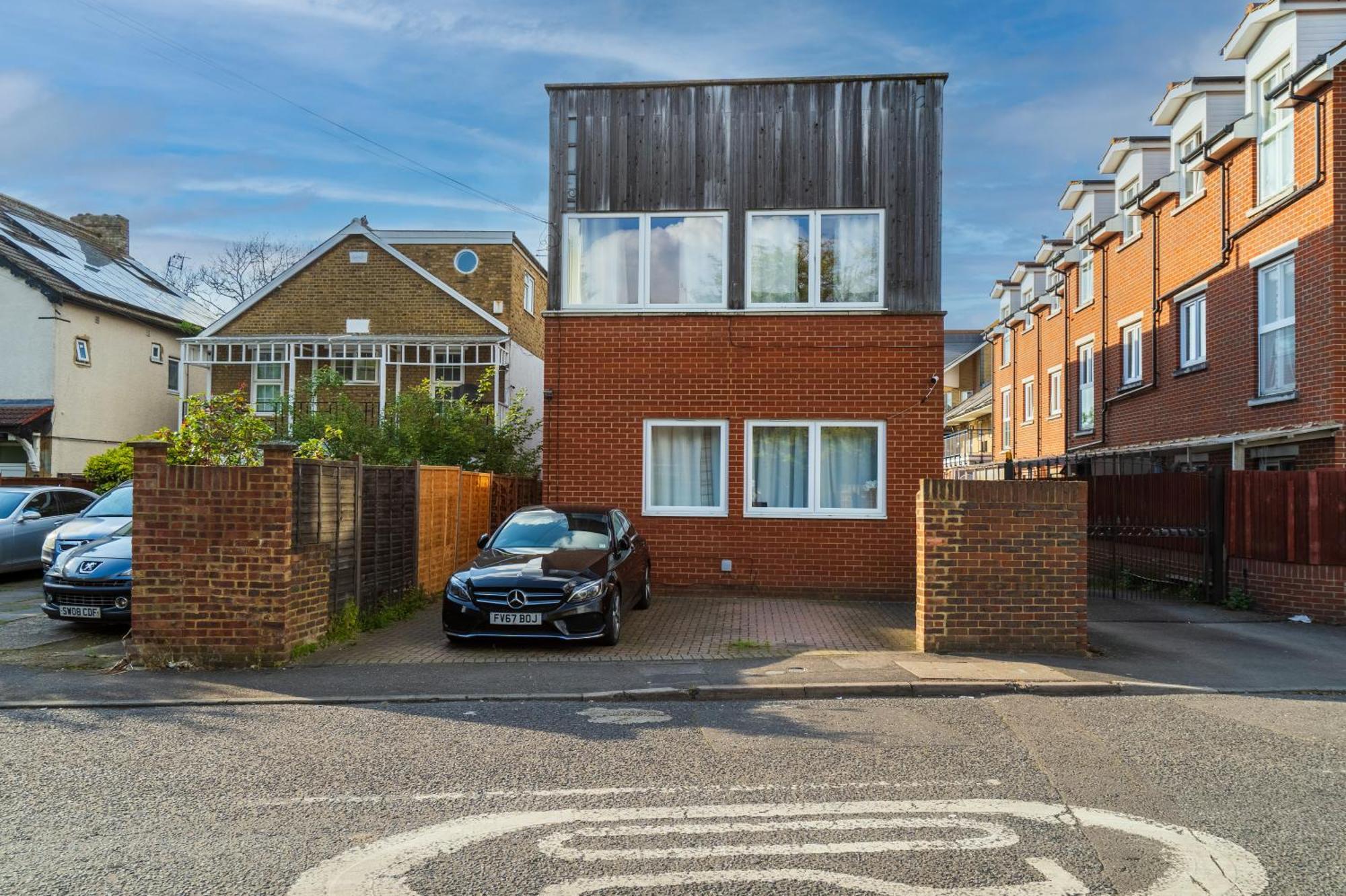 Modern 2 Bedroom Apartment In Mitcham, London エクステリア 写真