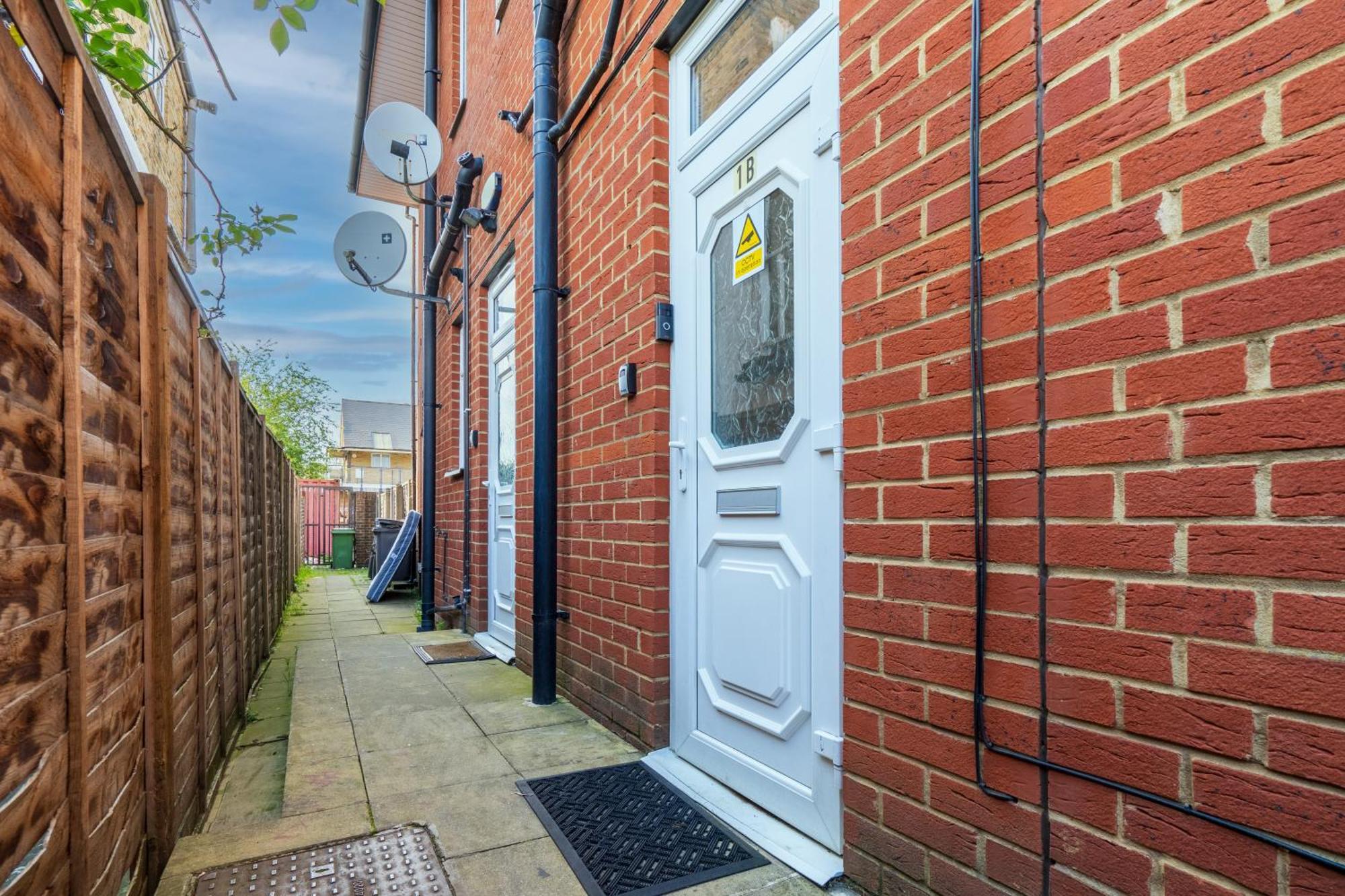 Modern 2 Bedroom Apartment In Mitcham, London エクステリア 写真