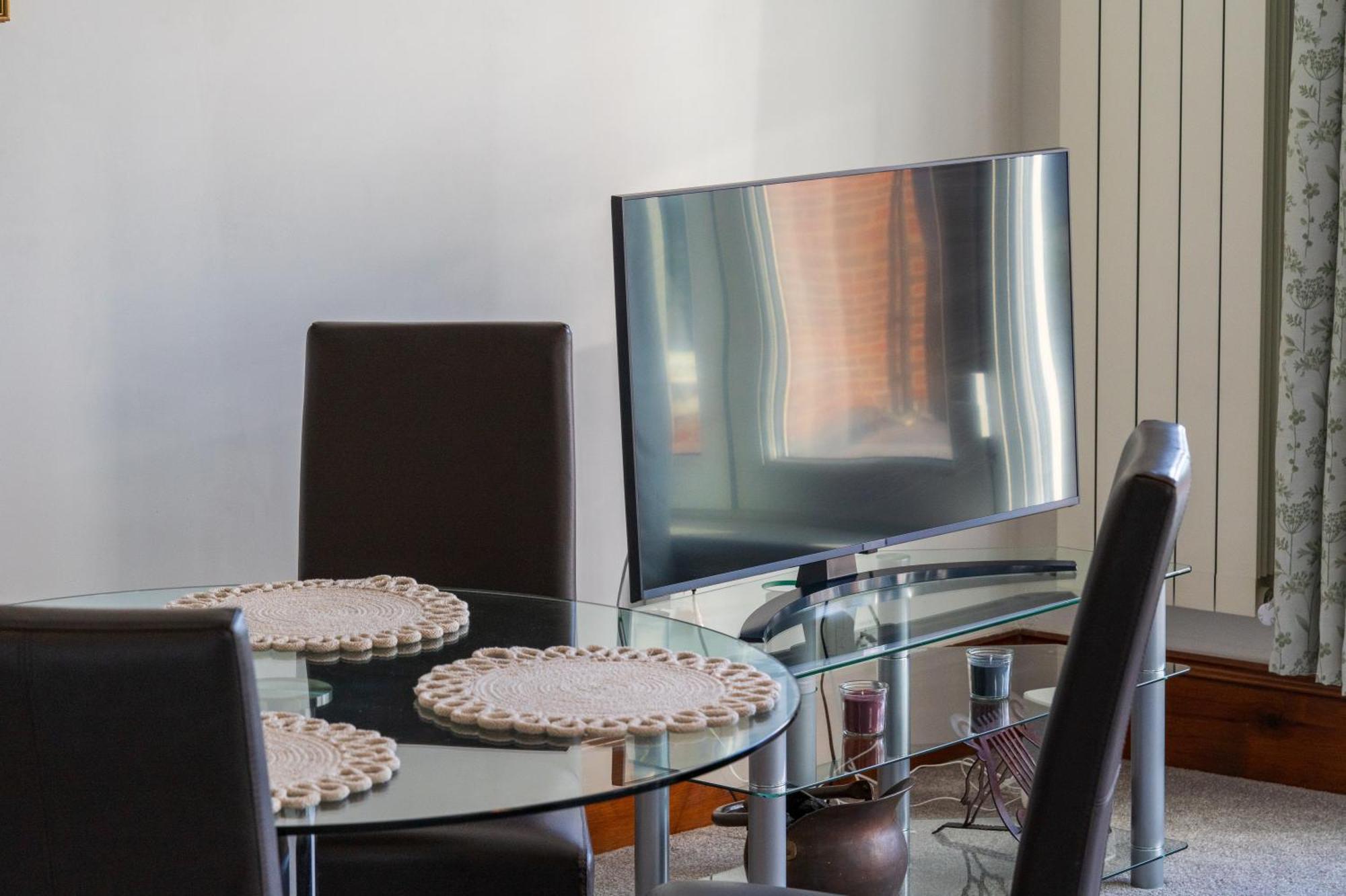 Modern 2 Bedroom Apartment In Mitcham, London エクステリア 写真