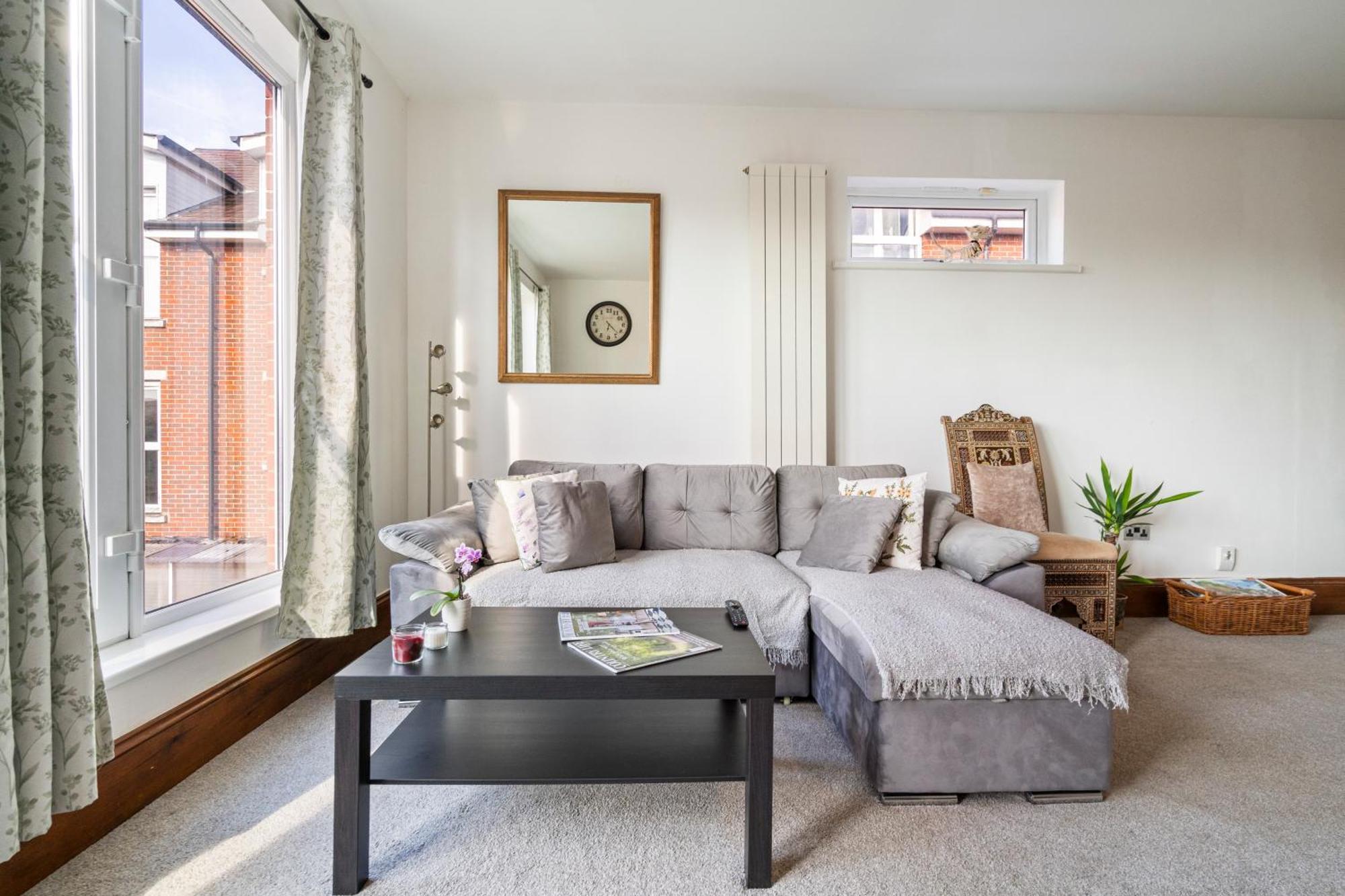 Modern 2 Bedroom Apartment In Mitcham, London エクステリア 写真