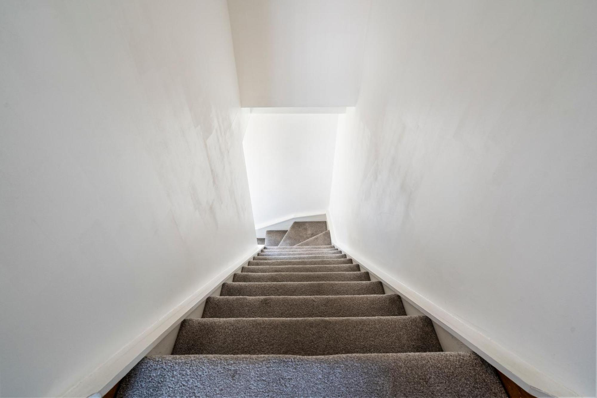 Modern 2 Bedroom Apartment In Mitcham, London エクステリア 写真