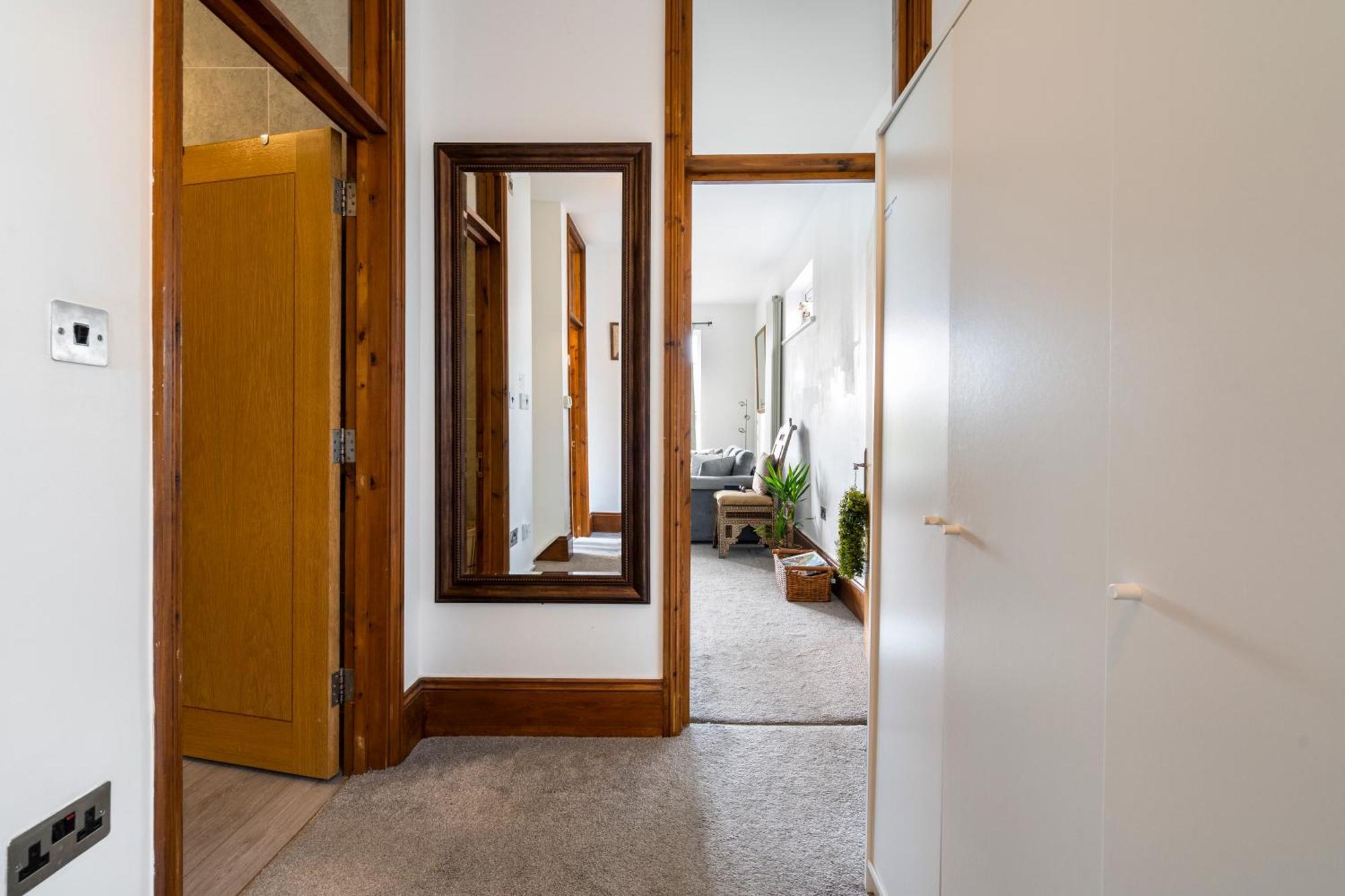 Modern 2 Bedroom Apartment In Mitcham, London エクステリア 写真