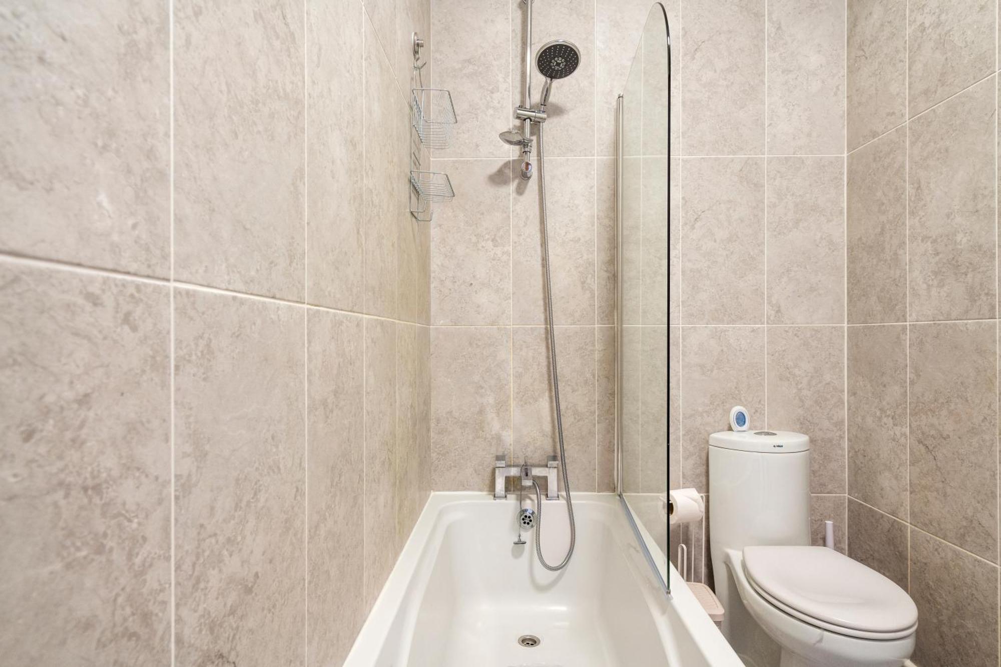Modern 2 Bedroom Apartment In Mitcham, London エクステリア 写真