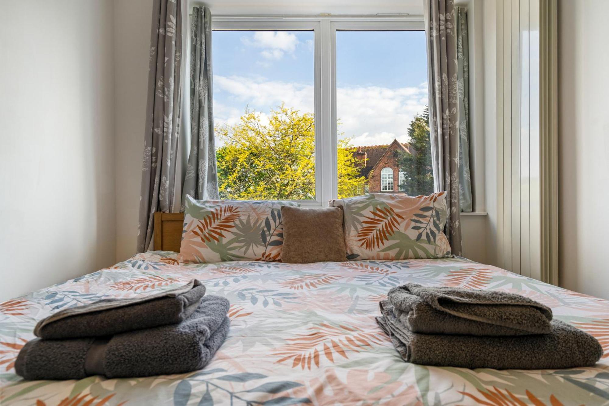 Modern 2 Bedroom Apartment In Mitcham, London エクステリア 写真