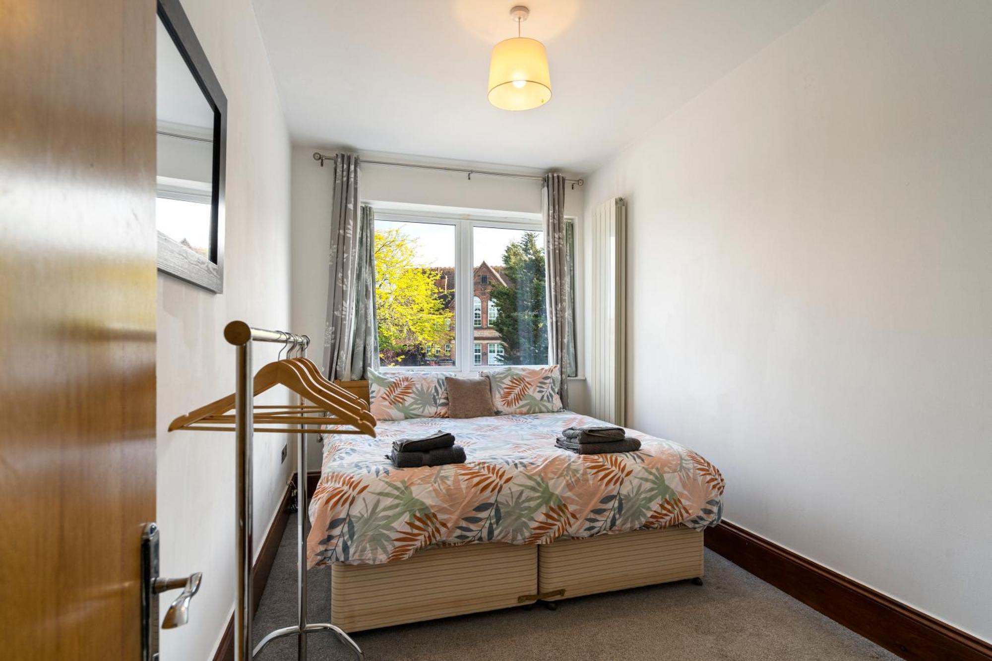 Modern 2 Bedroom Apartment In Mitcham, London エクステリア 写真